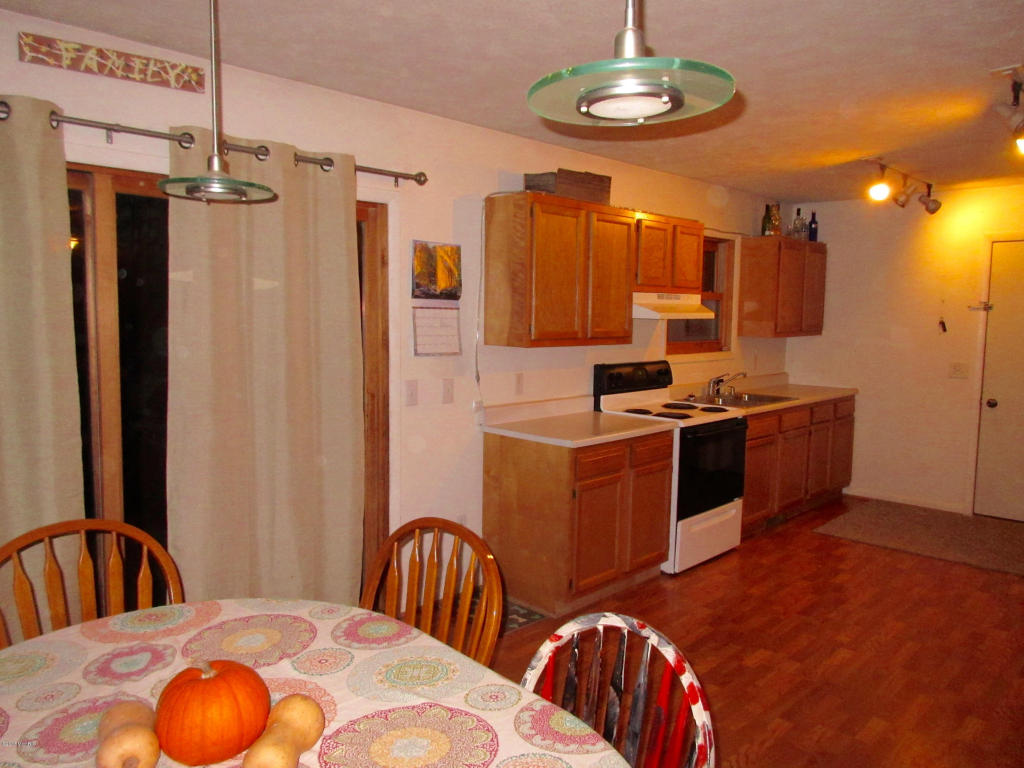 1015 Half Ct, Stanton, MI 48888 photo 6