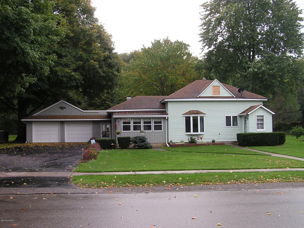 384 Mill, Saranac, MI 48881 photo 1