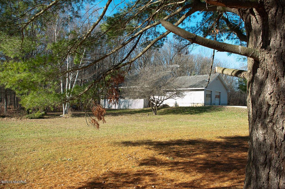 5315 N River Rd, Evart, MI 49631 photo 2