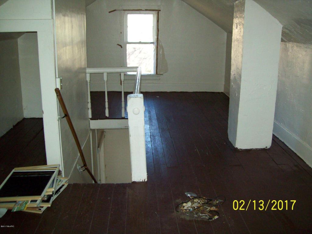687 E Main St, Benton Harbor, MI 49022 photo 8