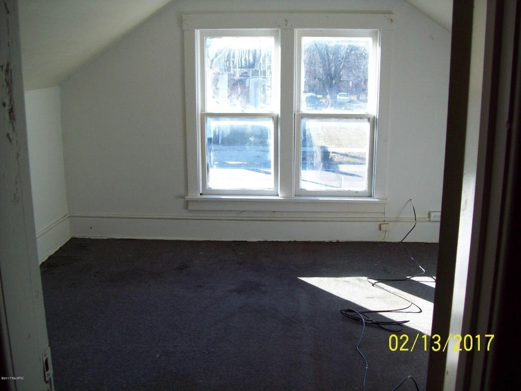 687 E Main St, Benton Harbor, MI 49022 photo 7