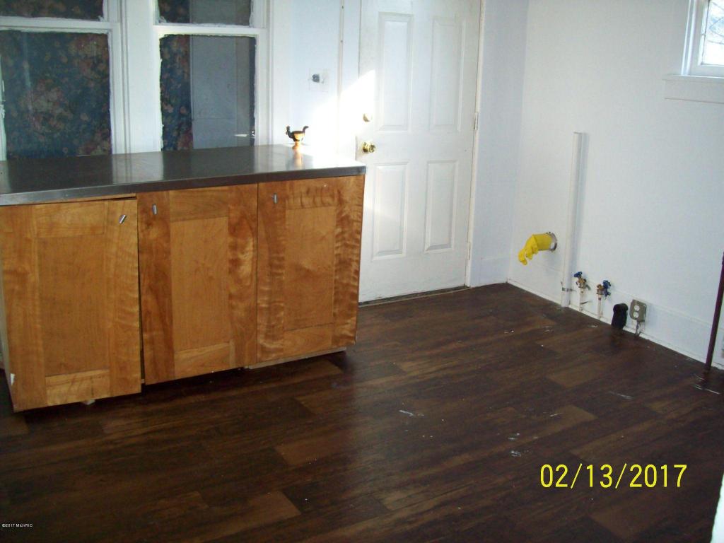 687 E Main St, Benton Harbor, MI 49022 photo 6