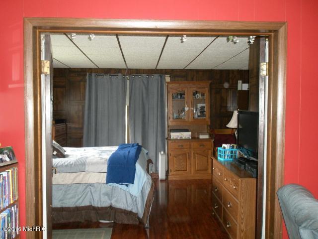 724 Millard St, Belding, MI 48809 photo 8