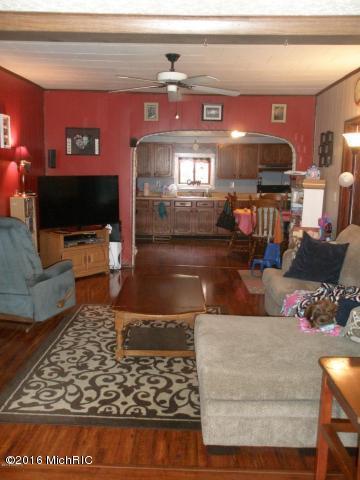 724 Millard St, Belding, MI 48809 photo 3