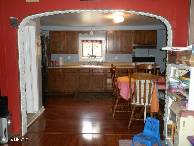 724 Millard St, Belding, MI 48809 photo 5