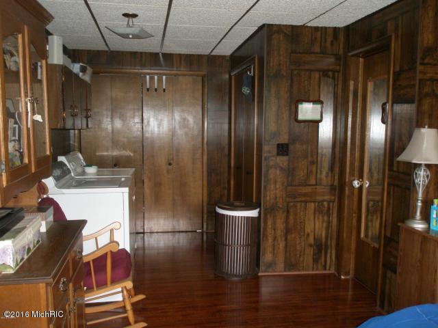 724 Millard St, Belding, MI 48809 photo 9