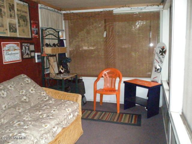 724 Millard St, Belding, MI 48809 photo 2