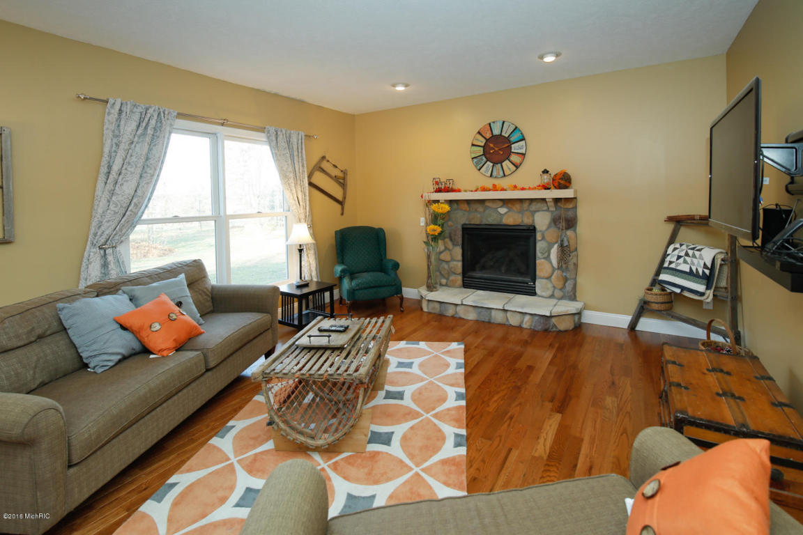 41580 Robin St, Mattawan, MI 49071 photo 4