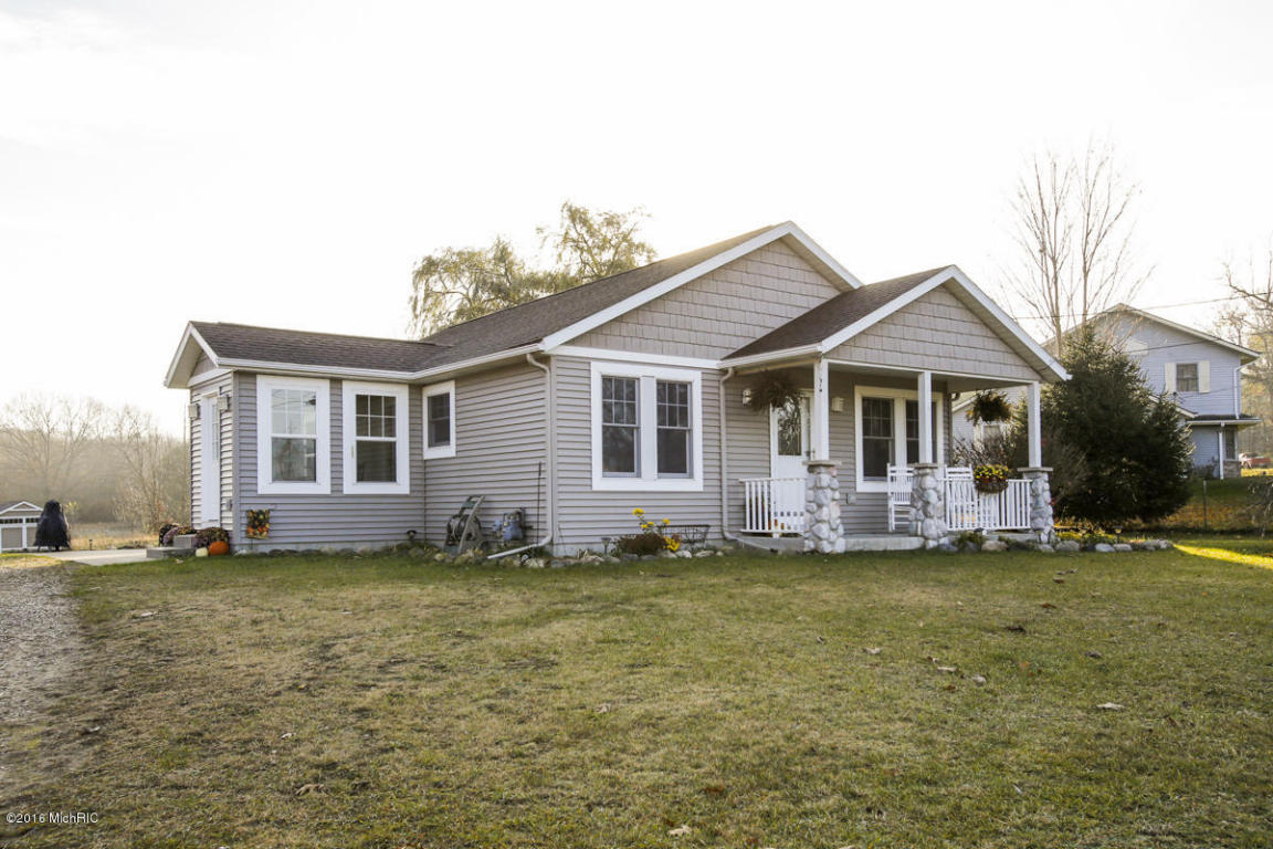 693 Pierce Rd, Plainwell, MI 49080 photo 2