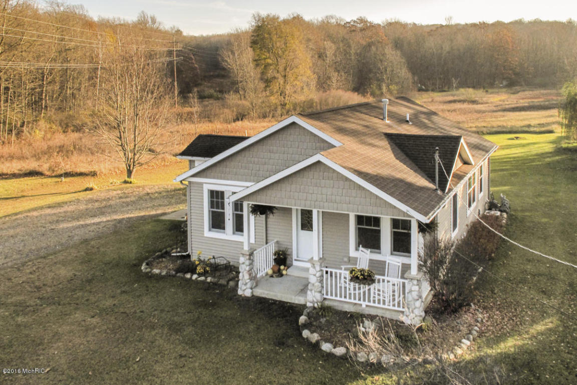 693 Pierce Rd, Plainwell, MI 49080 photo 1