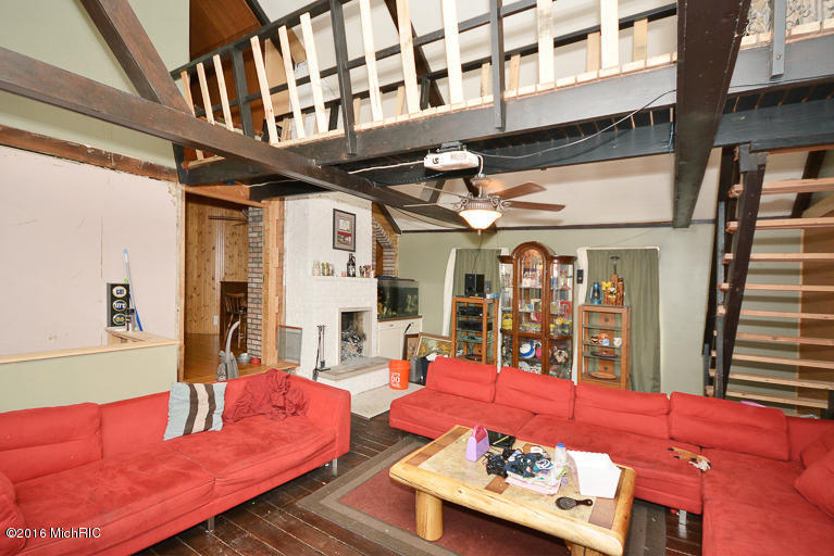 323 E Bridge St, Plainwell, MI 49080 photo 5
