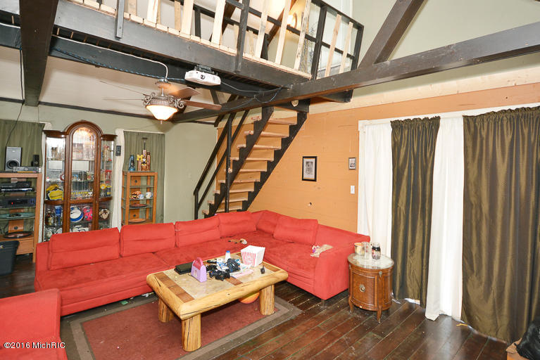 323 E Bridge St, Plainwell, MI 49080 photo 6