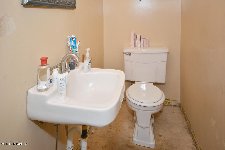 323 E Bridge St, Plainwell, MI 49080 photo 24
