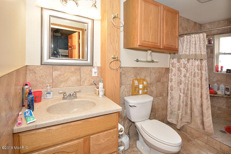 323 E Bridge St, Plainwell, MI 49080 photo 14