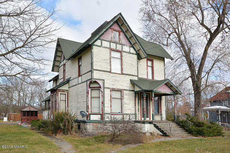 323 E Bridge St, Plainwell, MI 49080 photo 1