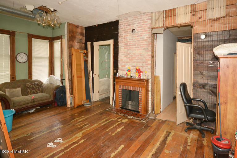 323 E Bridge St, Plainwell, MI 49080 photo 12