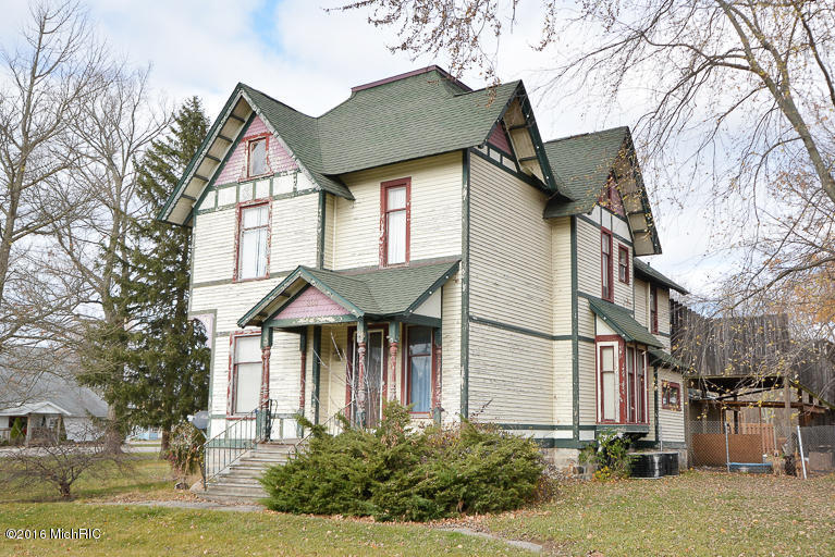 323 E Bridge St, Plainwell, MI 49080 photo 2