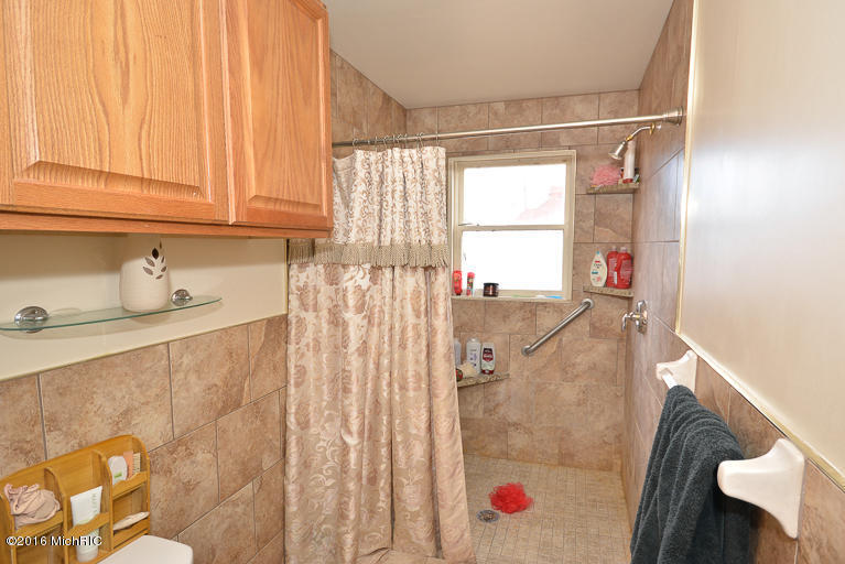 323 E Bridge St, Plainwell, MI 49080 photo 15
