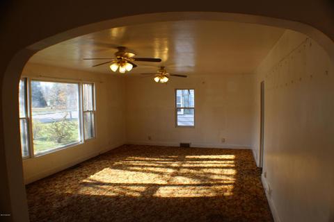 511 E Main St, Hartford, MI 49057 photo 10