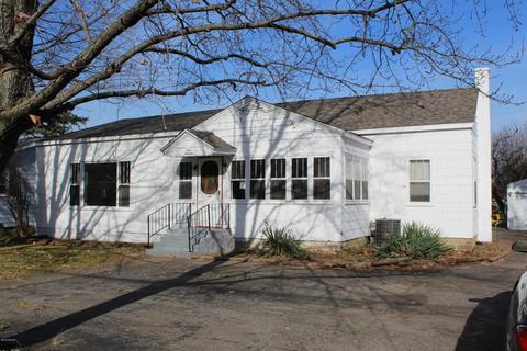 511 E Main St, Hartford, MI 49057 photo 2