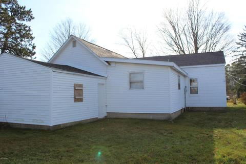511 E Main St, Hartford, MI 49057 photo 7