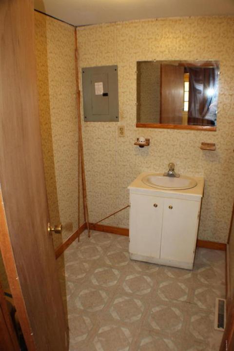 511 E Main St, Hartford, MI 49057 photo 18