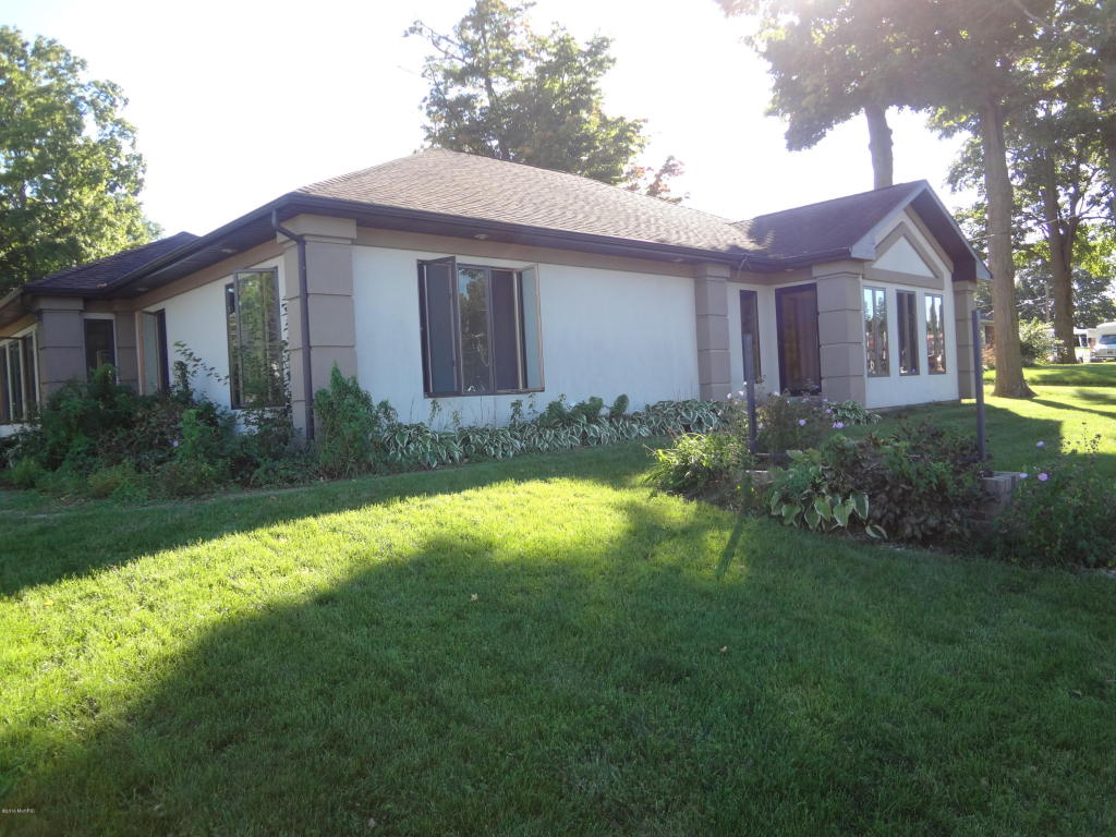 412 E State St, Cassopolis, MI 49031 photo 1