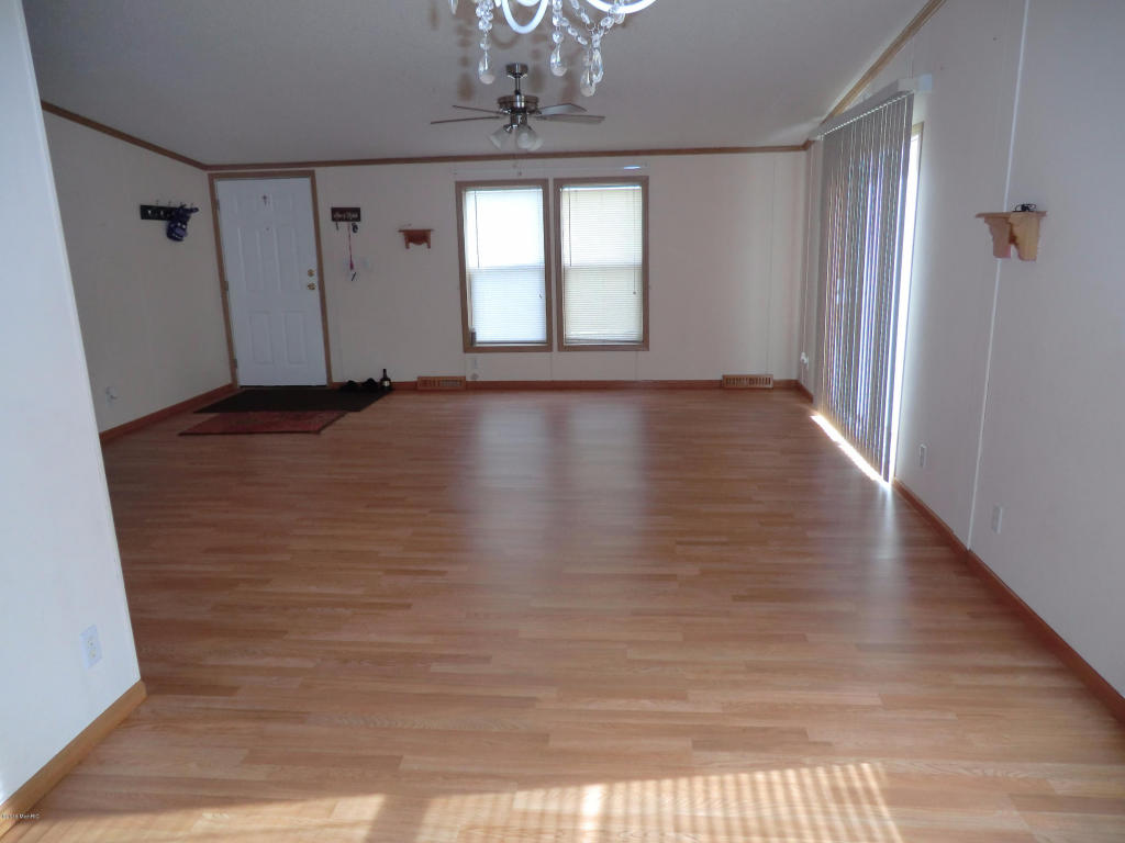 41 Smith St, Coldwater, MI 49036 photo 4