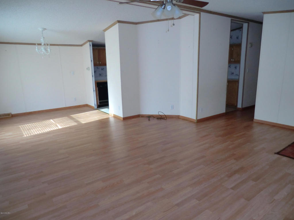 41 Smith St, Coldwater, MI 49036 photo 3