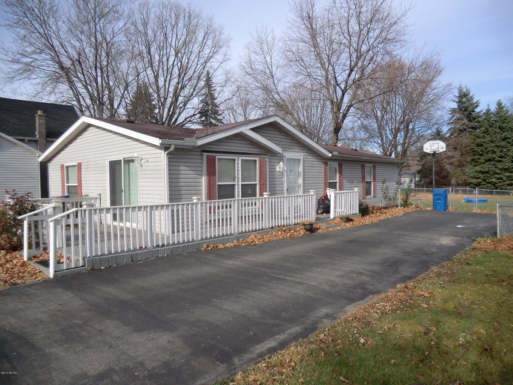 41 Smith St, Coldwater, MI 49036 photo 1