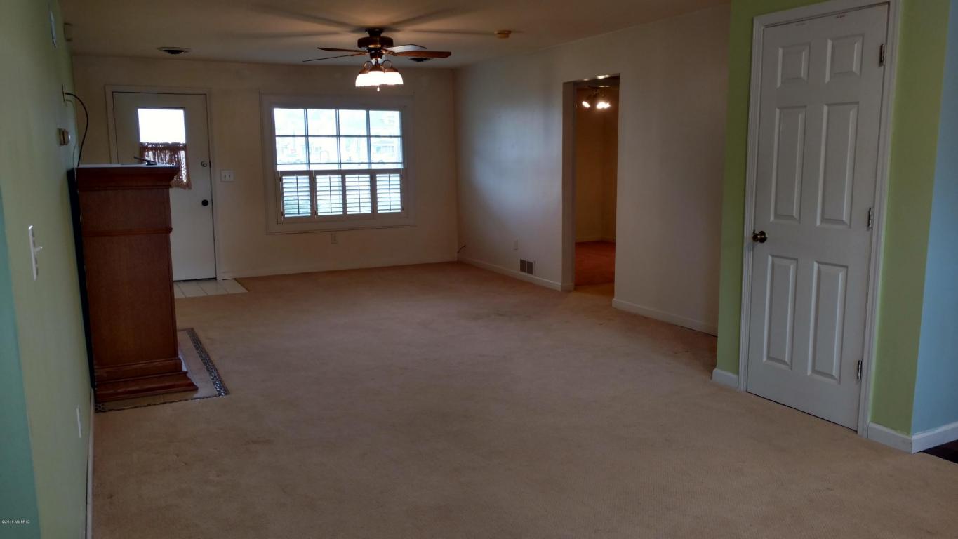 201 W Clinton, Augusta, MI 49012 photo 3