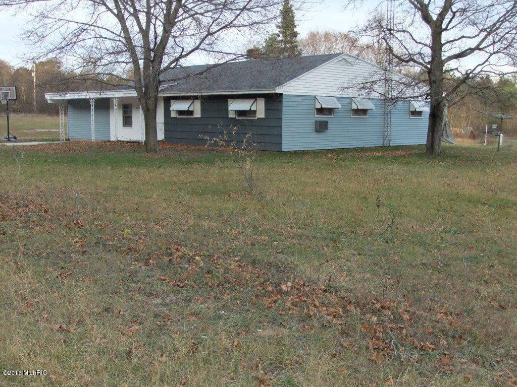 4818 Simonelli Rd, Whitehall, MI 49461 photo 1