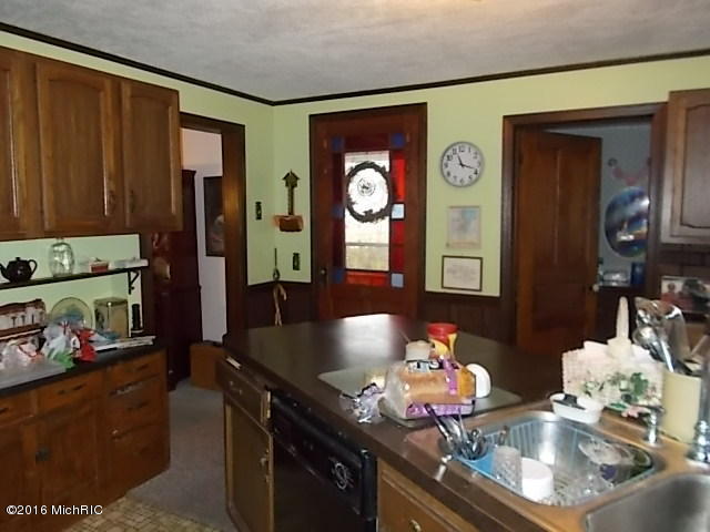 34 E Pine St, Fremont, MI 49412 photo 27