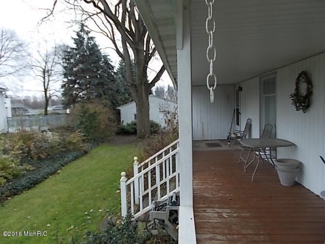 34 E Pine St, Fremont, MI 49412 photo 7