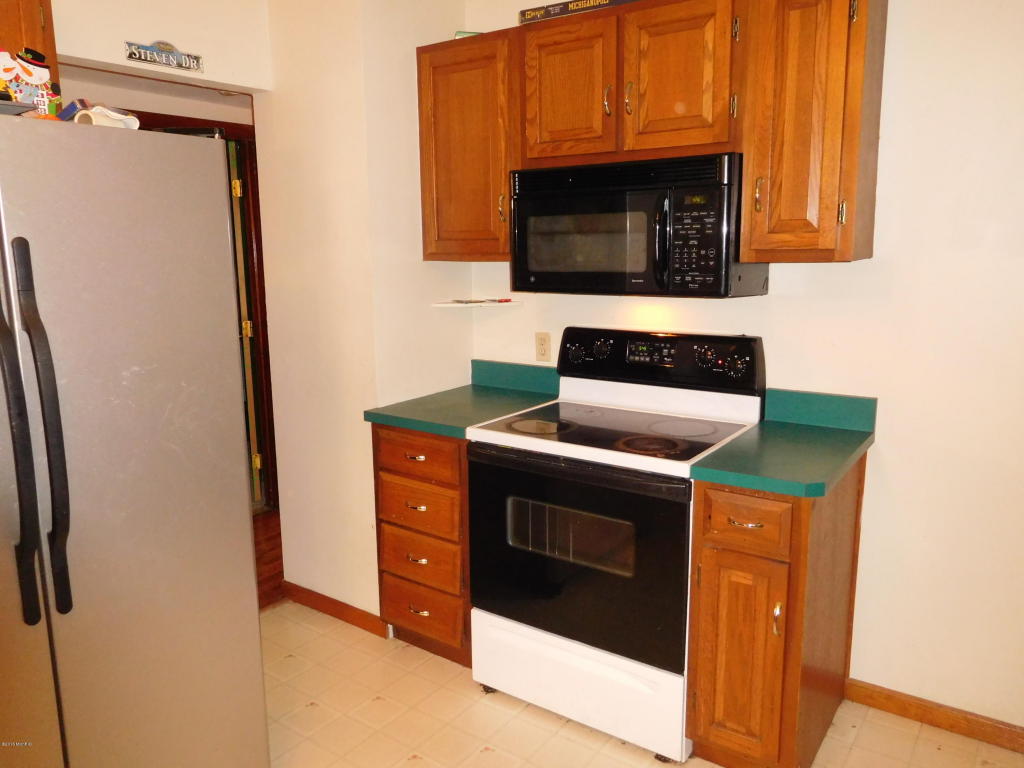 358 E Corey St, Bronson, MI 49028 photo 6