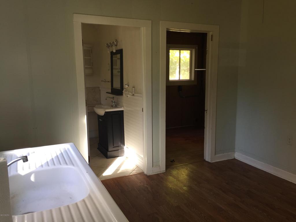 509 E State St, Cassopolis, MI 49031 photo 10
