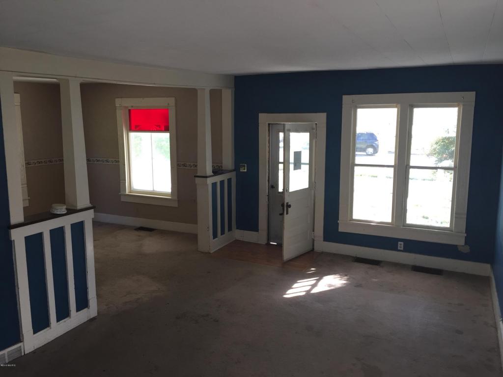 509 E State St, Cassopolis, MI 49031 photo 5