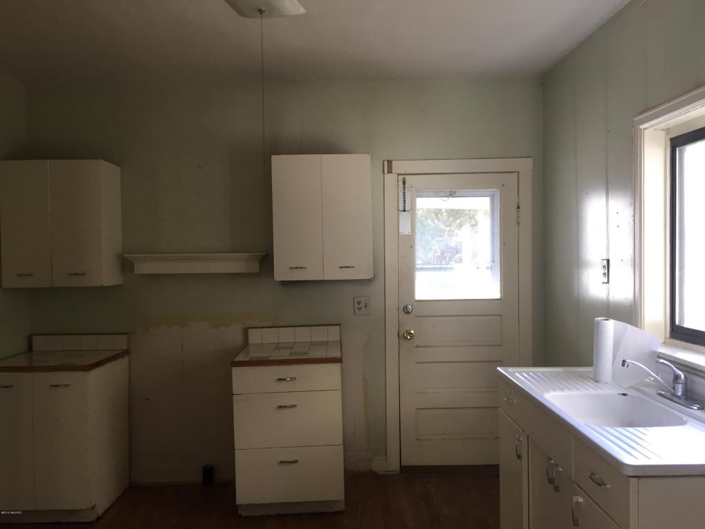 509 E State St, Cassopolis, MI 49031 photo 8