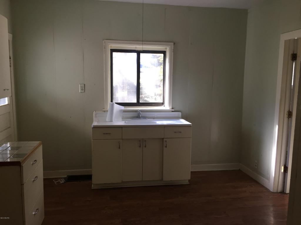 509 E State St, Cassopolis, MI 49031 photo 9