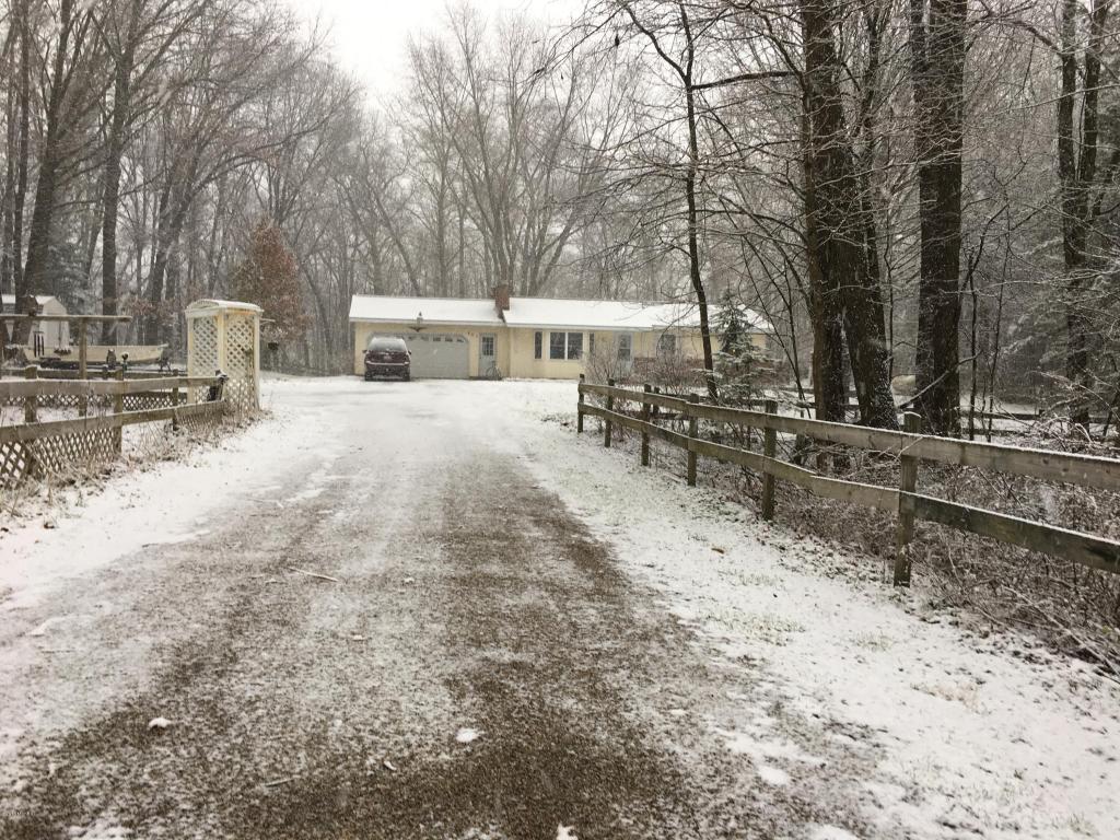 400 N Whites Bridge Rd, Belding, MI 48809 photo 2