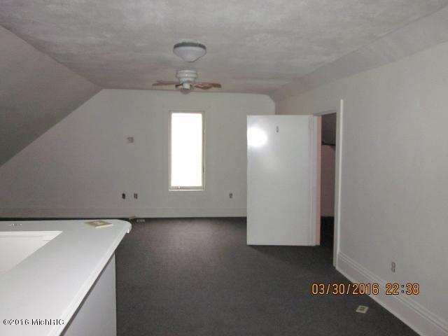 121 N Third St, Lawrence, MI 49064 photo 4