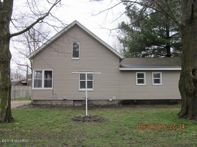 121 N Third St, Lawrence, MI 49064 photo 2