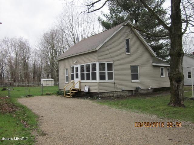 121 N Third St, Lawrence, MI 49064 photo 1