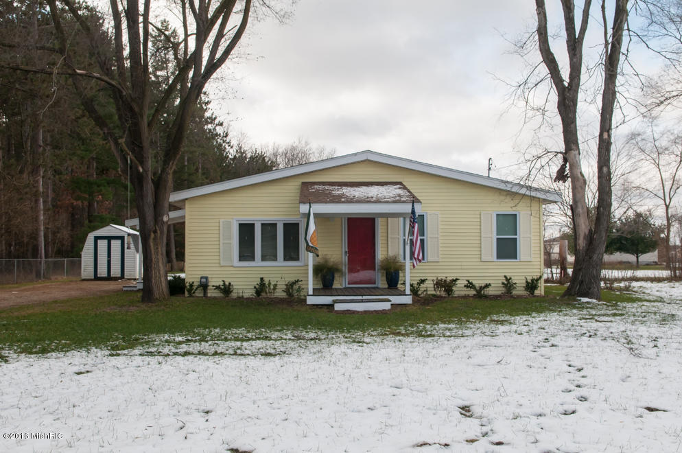 6672 S Dennison Rd, Plainwell, MI 49080 photo 1