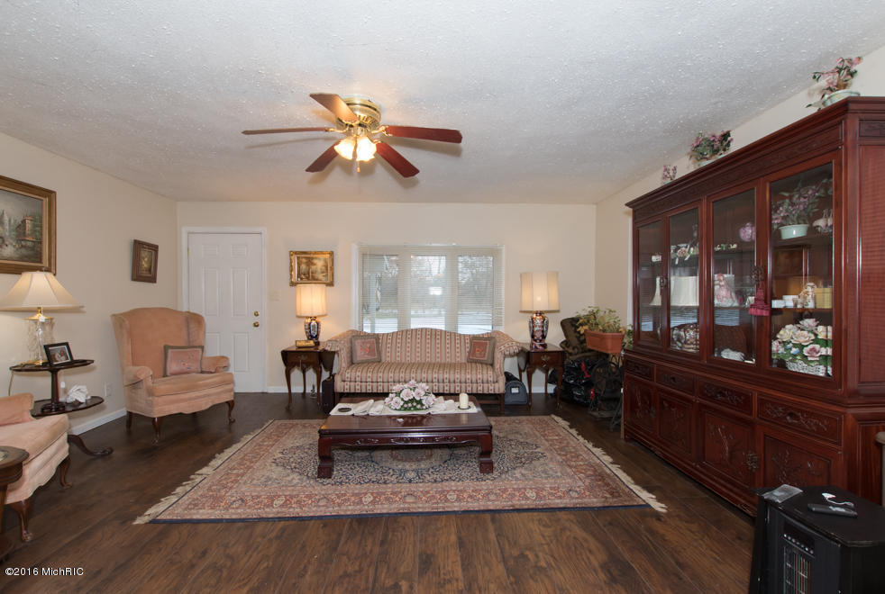 6672 S Dennison Rd, Plainwell, MI 49080 photo 4