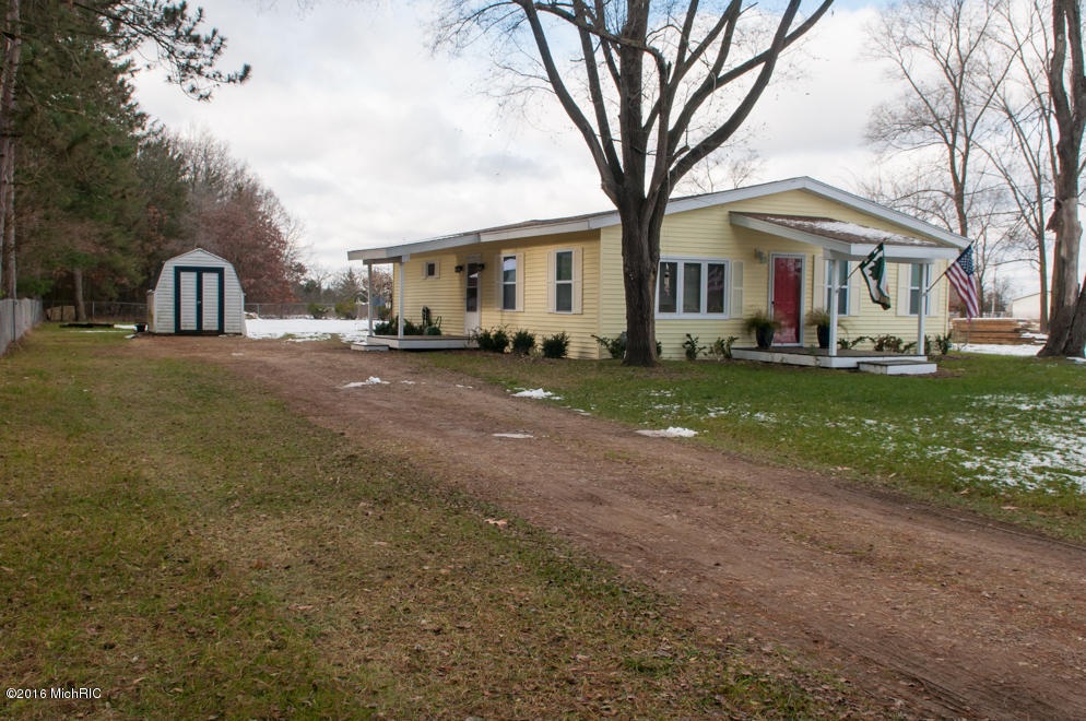 6672 S Dennison Rd, Plainwell, MI 49080 photo 2