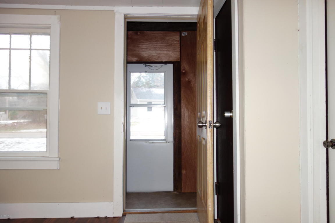 593 S S Grn, White Cloud, MI 49349 photo 6