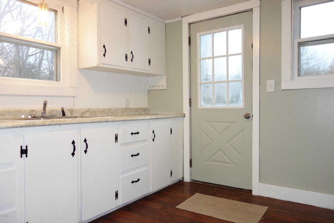 593 S S Grn, White Cloud, MI 49349 photo 3