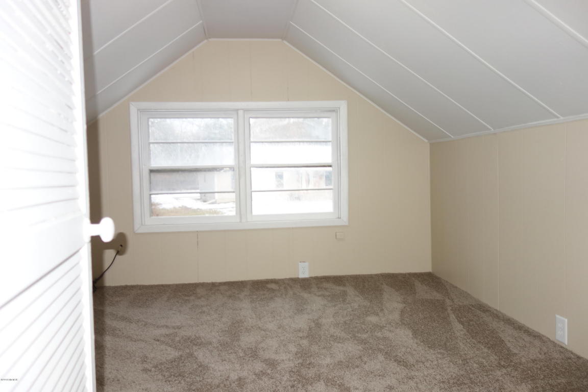 593 S S Grn, White Cloud, MI 49349 photo 10