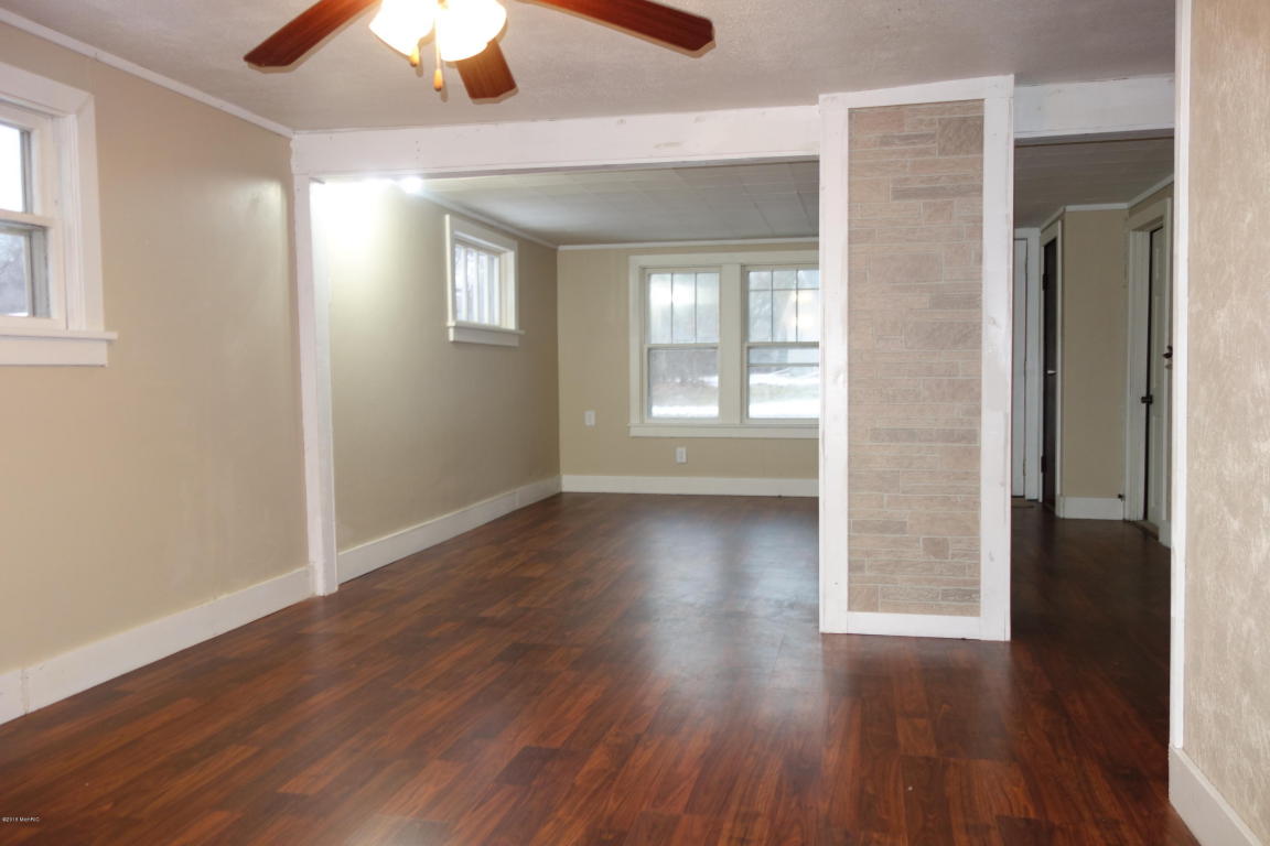 593 S S Grn, White Cloud, MI 49349 photo 4